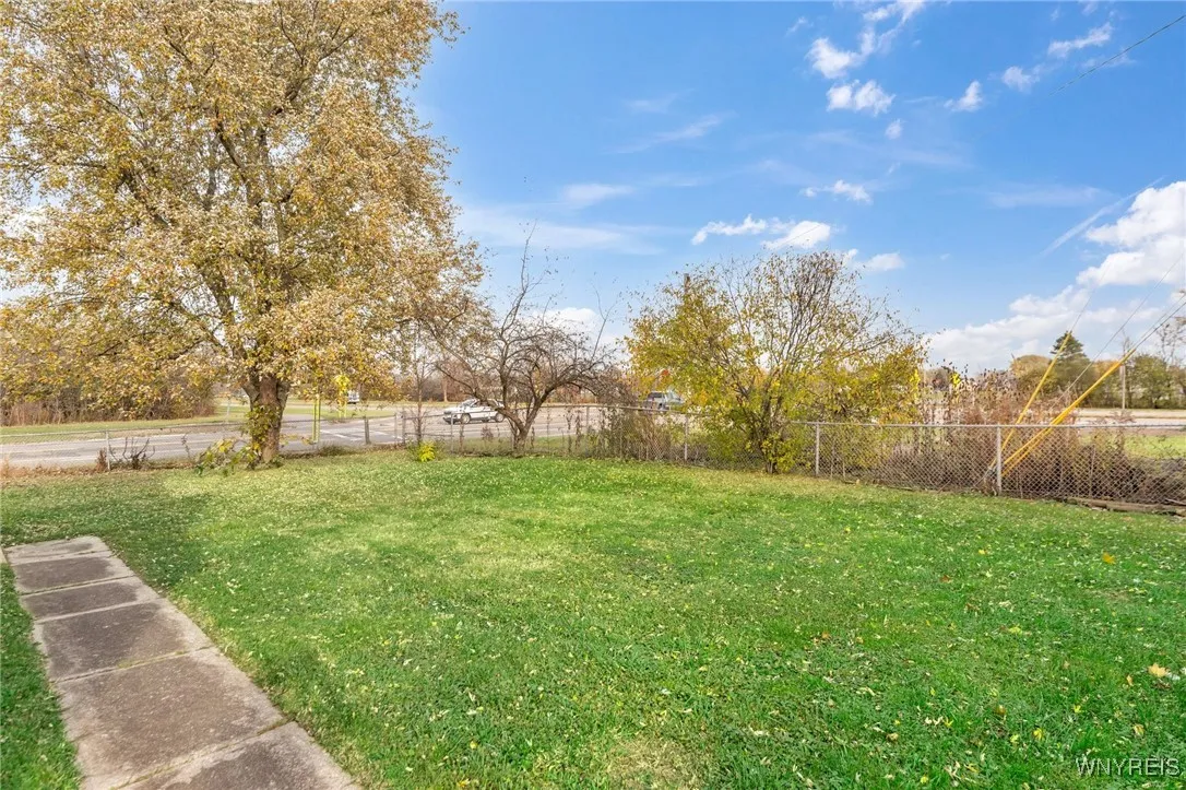 1127 Carter Drive, Grand Island, New York 14072, Grand Island, New York 14072, 3 Bedrooms Bedrooms, 7 Rooms Rooms,2 BathroomsBathrooms,Residential,Closed,1127 Carter Drive, Grand Island, New York 14072,0,B1574871