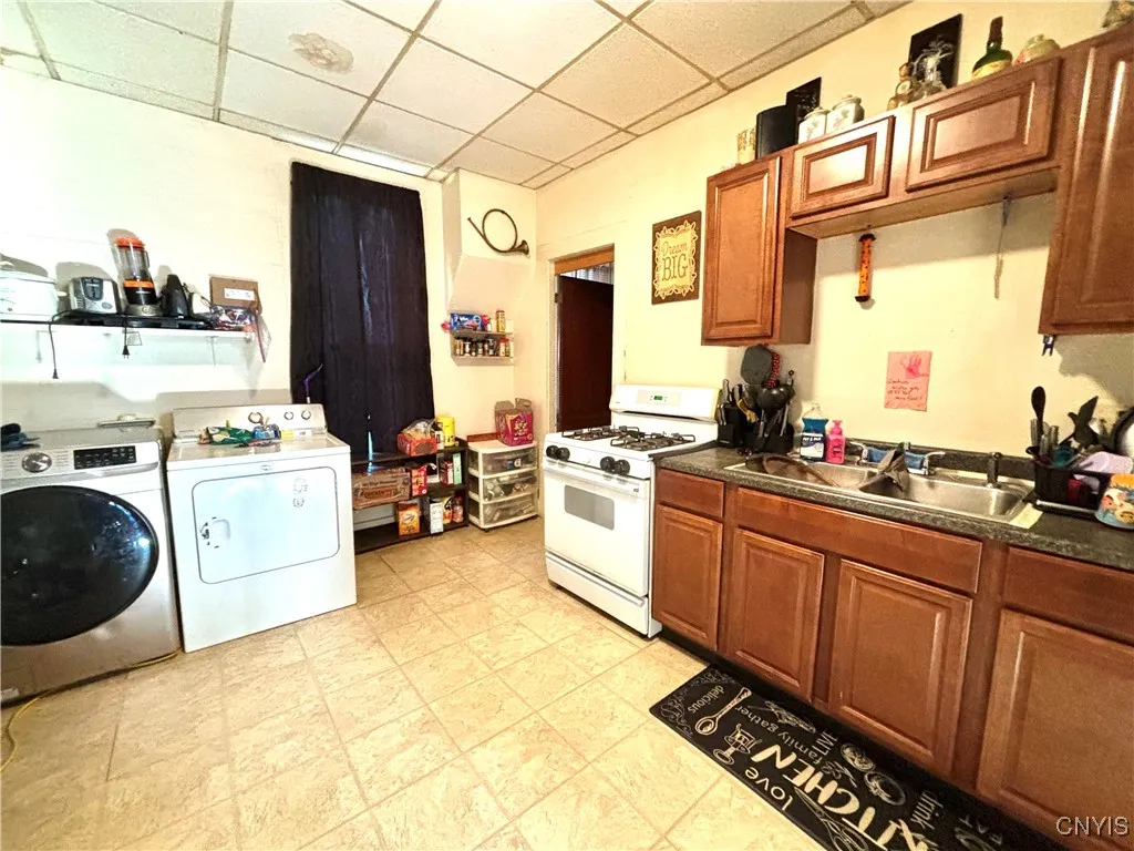 13 Washington Street, Auburn, New York 13021, Auburn, New York 13021, 5 Bedrooms Bedrooms, ,2 BathroomsBathrooms,Residential,Closed,13 Washington Street, Auburn, New York 13021,0,S1575284