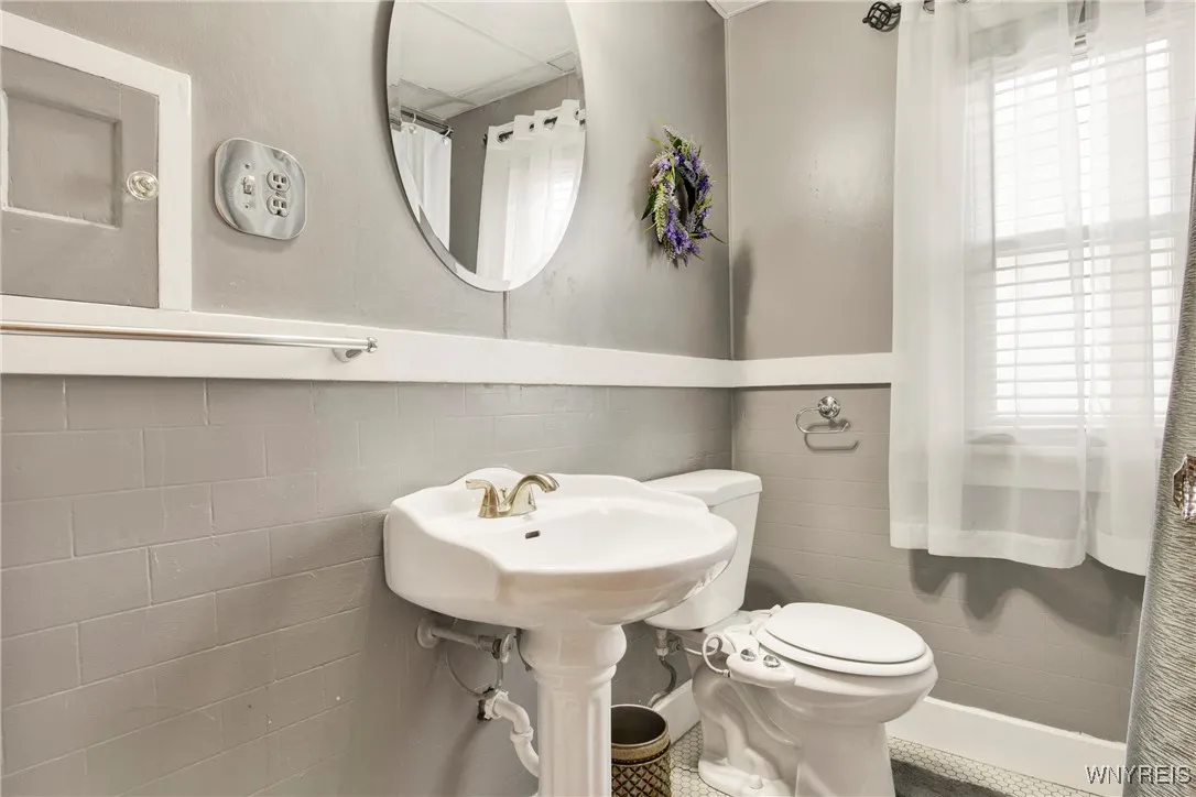 123 Esser Avenue, Buffalo, New York 14207, Buffalo, New York 14207, 2 Bedrooms Bedrooms, 5 Rooms Rooms,1 BathroomBathrooms,Residential,Closed,123 Esser Avenue, Buffalo, New York 14207,0,B1575307