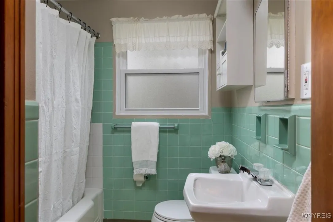 424 Springville Avenue, Amherst, New York 14226, Amherst, New York 14226, 4 Bedrooms Bedrooms, ,2 BathroomsBathrooms,Residential,Closed,424 Springville Avenue, Amherst, New York 14226,0,B1572677