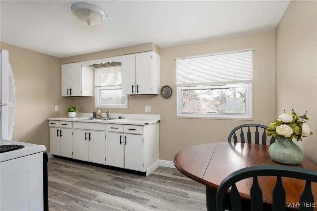 424 Springville Avenue, Amherst, New York 14226, Amherst, New York 14226, 4 Bedrooms Bedrooms, ,2 BathroomsBathrooms,Residential,Closed,424 Springville Avenue, Amherst, New York 14226,0,B1572677