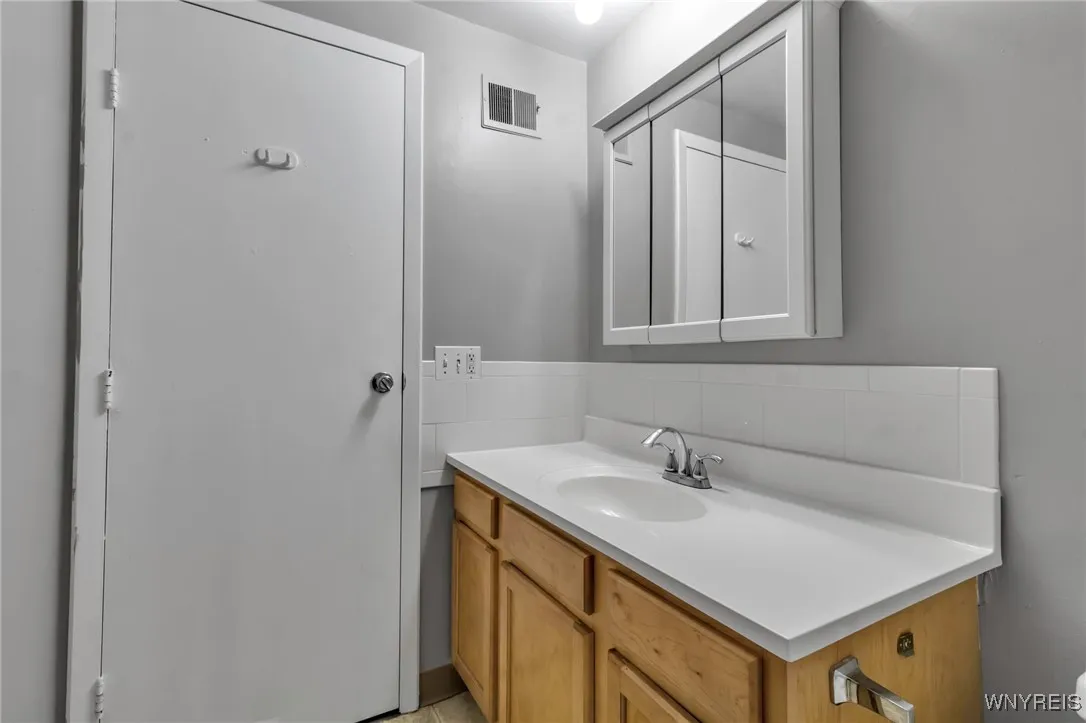 770 West Ferry St., 27a Street N, Buffalo, New York 14222, 1 Bedroom Bedrooms, 5 Rooms Rooms,1 BathroomBathrooms,Residential,Closed,770 West Ferry St., 27a Street N,0,B1575215