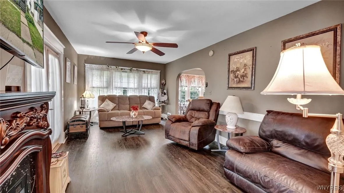 382 Spruce Street, North Tonawanda, New York 14120, North Tonawanda, New York 14120, 5 Bedrooms Bedrooms, 8 Rooms Rooms,2 BathroomsBathrooms,Residential,Closed,382 Spruce Street, North Tonawanda, New York 14120,0,B1575479