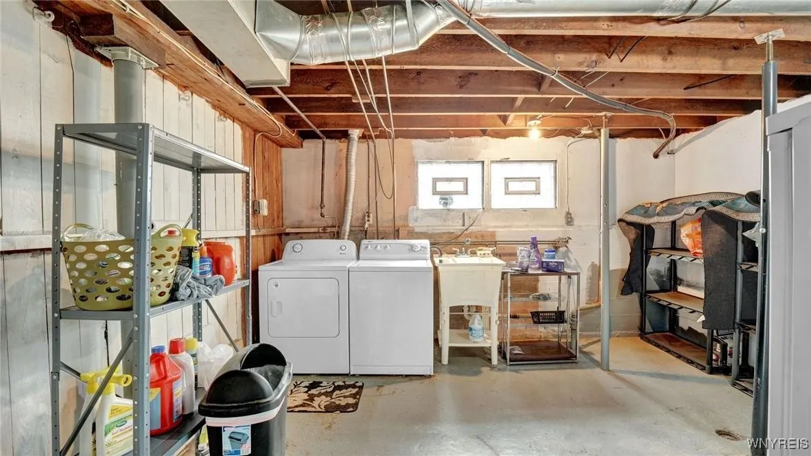 382 Spruce Street, North Tonawanda, New York 14120, North Tonawanda, New York 14120, 5 Bedrooms Bedrooms, 8 Rooms Rooms,2 BathroomsBathrooms,Residential,Closed,382 Spruce Street, North Tonawanda, New York 14120,0,B1575479