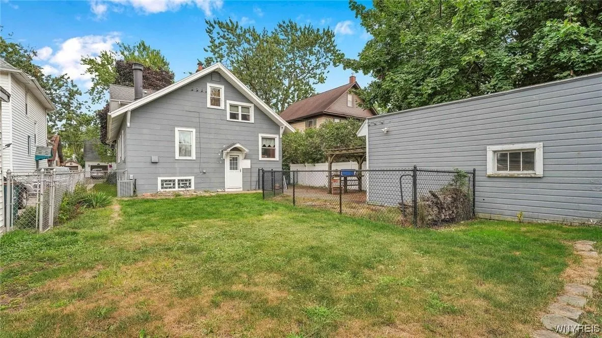 382 Spruce Street, North Tonawanda, New York 14120, North Tonawanda, New York 14120, 5 Bedrooms Bedrooms, 8 Rooms Rooms,2 BathroomsBathrooms,Residential,Closed,382 Spruce Street, North Tonawanda, New York 14120,0,B1575479