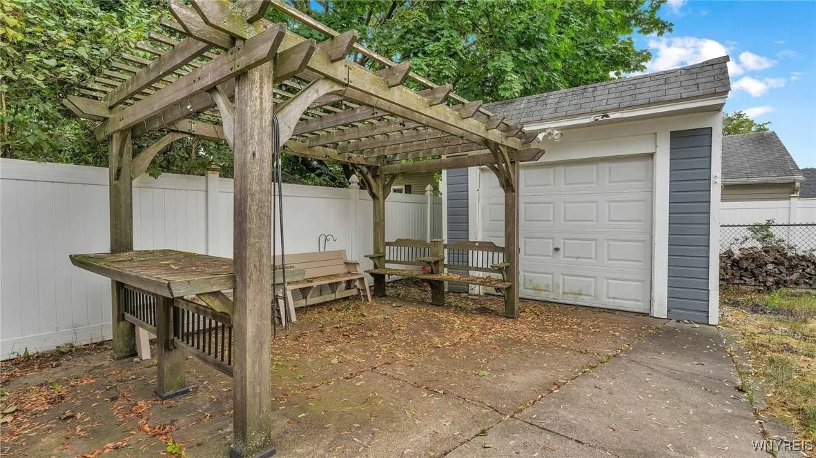 382 Spruce Street, North Tonawanda, New York 14120, North Tonawanda, New York 14120, 5 Bedrooms Bedrooms, 8 Rooms Rooms,2 BathroomsBathrooms,Residential,Closed,382 Spruce Street, North Tonawanda, New York 14120,0,B1575479