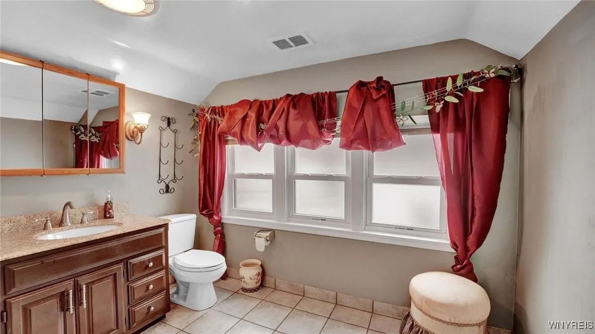 382 Spruce Street, North Tonawanda, New York 14120, North Tonawanda, New York 14120, 5 Bedrooms Bedrooms, 8 Rooms Rooms,2 BathroomsBathrooms,Residential,Closed,382 Spruce Street, North Tonawanda, New York 14120,0,B1575479