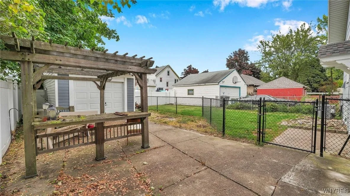 382 Spruce Street, North Tonawanda, New York 14120, North Tonawanda, New York 14120, 5 Bedrooms Bedrooms, 8 Rooms Rooms,2 BathroomsBathrooms,Residential,Closed,382 Spruce Street, North Tonawanda, New York 14120,0,B1575479