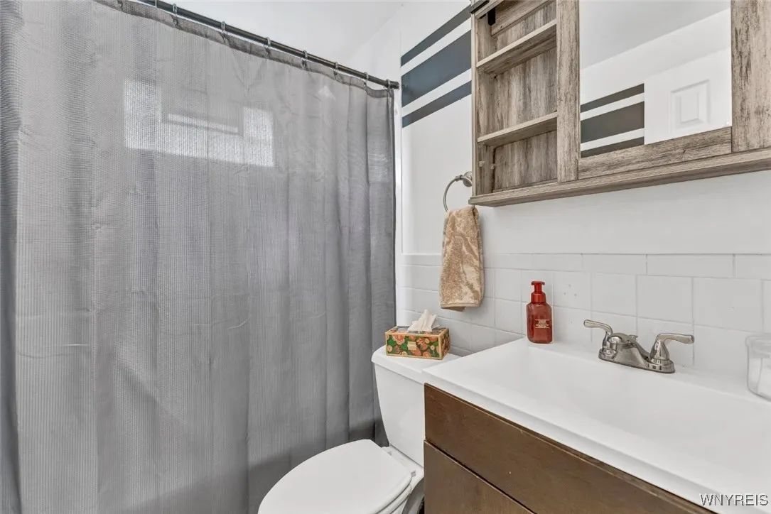 4912 Mount Vernon Boulevard, Hamburg, New York 140, Hamburg, New York 14075, 3 Bedrooms Bedrooms, 5 Rooms Rooms,1 BathroomBathrooms,Residential,Closed,4912 Mount Vernon Boulevard, Hamburg, New York 140,0,B1575128