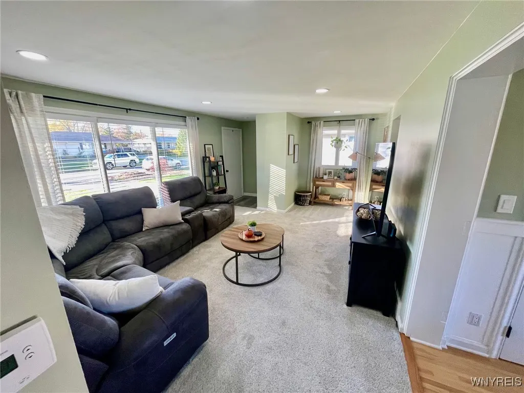 527 Woodstock Ave. Avenue, Tonawanda-town, New Yor, Tonawanda, New York 14150, 3 Bedrooms Bedrooms, 7 Rooms Rooms,1 BathroomBathrooms,Residential,Closed,527 Woodstock Ave. Avenue, Tonawanda-town, New Yor,0,B1575537