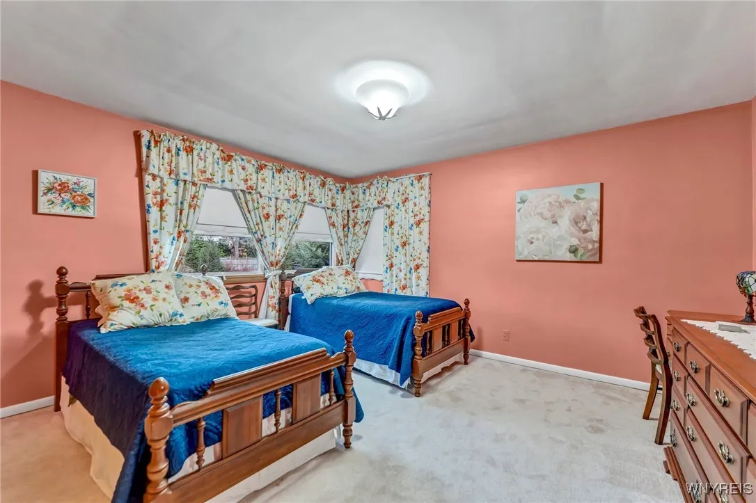 Large 2nd bedroom