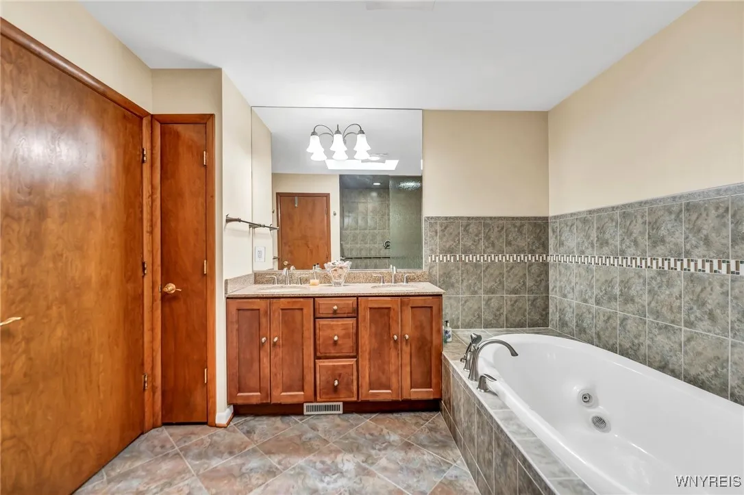 4050 David Rd, Clarence, New York 14221, Clarence, New York 14221, 4 Bedrooms Bedrooms, 9 Rooms Rooms,3 BathroomsBathrooms,Residential,Closed,4050 David Rd, Clarence, New York 14221,0,B1575665