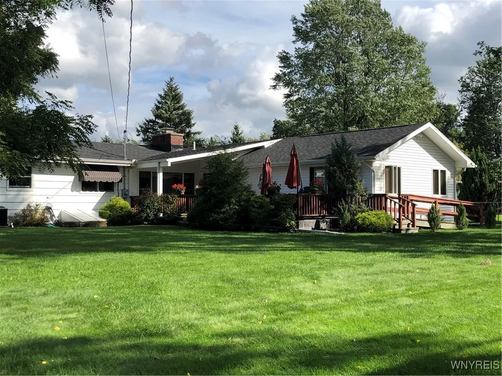 4050 David Rd, Clarence, New York 14221, Clarence, New York 14221, 4 Bedrooms Bedrooms, 9 Rooms Rooms,3 BathroomsBathrooms,Residential,Closed,4050 David Rd, Clarence, New York 14221,0,B1575665