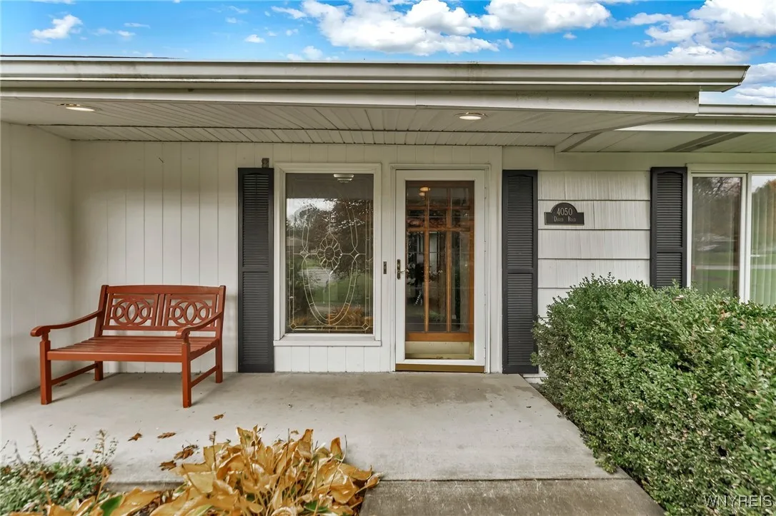 4050 David Rd, Clarence, New York 14221, Clarence, New York 14221, 4 Bedrooms Bedrooms, 9 Rooms Rooms,3 BathroomsBathrooms,Residential,Closed,4050 David Rd, Clarence, New York 14221,0,B1575665