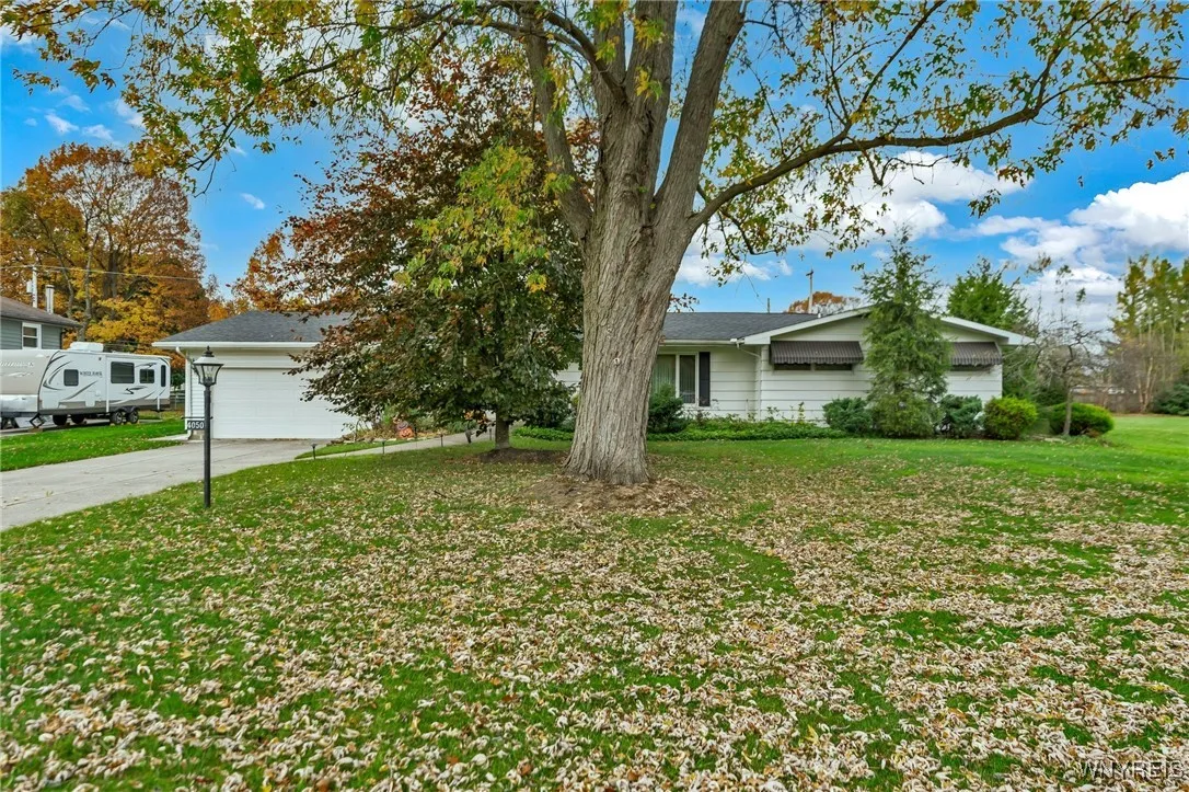 4050 David Rd, Clarence, New York 14221, Clarence, New York 14221, 4 Bedrooms Bedrooms, 9 Rooms Rooms,3 BathroomsBathrooms,Residential,Closed,4050 David Rd, Clarence, New York 14221,0,B1575665