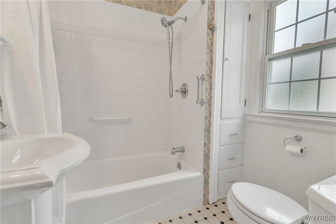 861 Parkside Avenue, Buffalo, New York 14216, Buffalo, New York 14216, 3 Bedrooms Bedrooms, 7 Rooms Rooms,1 BathroomBathrooms,Residential,Closed,861 Parkside Avenue, Buffalo, New York 14216,0,B1573474