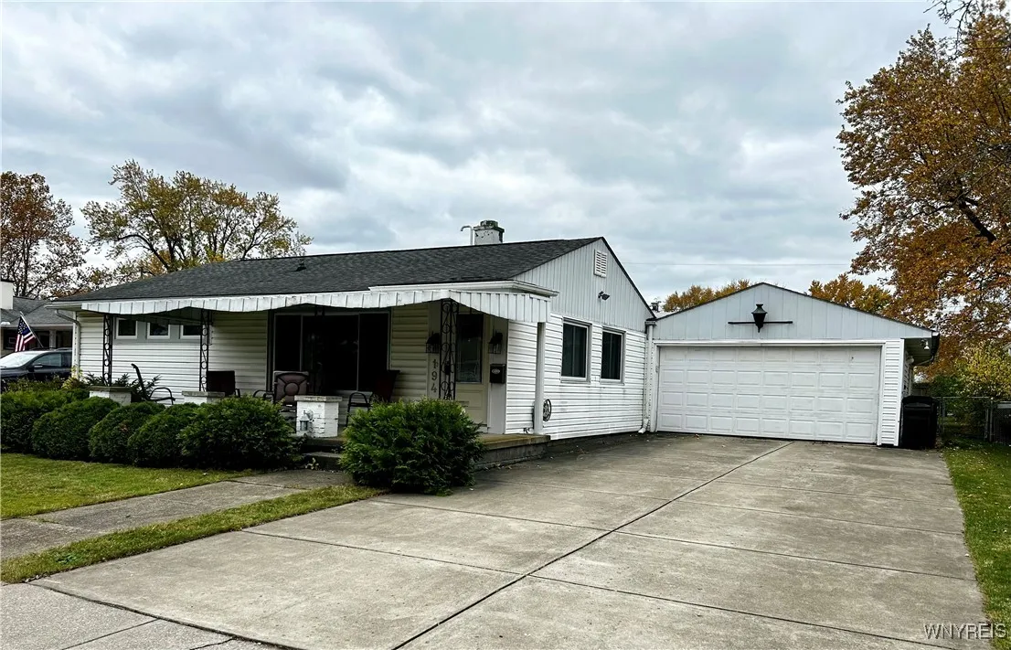 194 Glenhurst Road, Tonawanda-town, New York 14150, Tonawanda, New York 14150, 3 Bedrooms Bedrooms, 7 Rooms Rooms,2 BathroomsBathrooms,Residential,Closed,194 Glenhurst Road, Tonawanda-town, New York 14150,0,B1574527