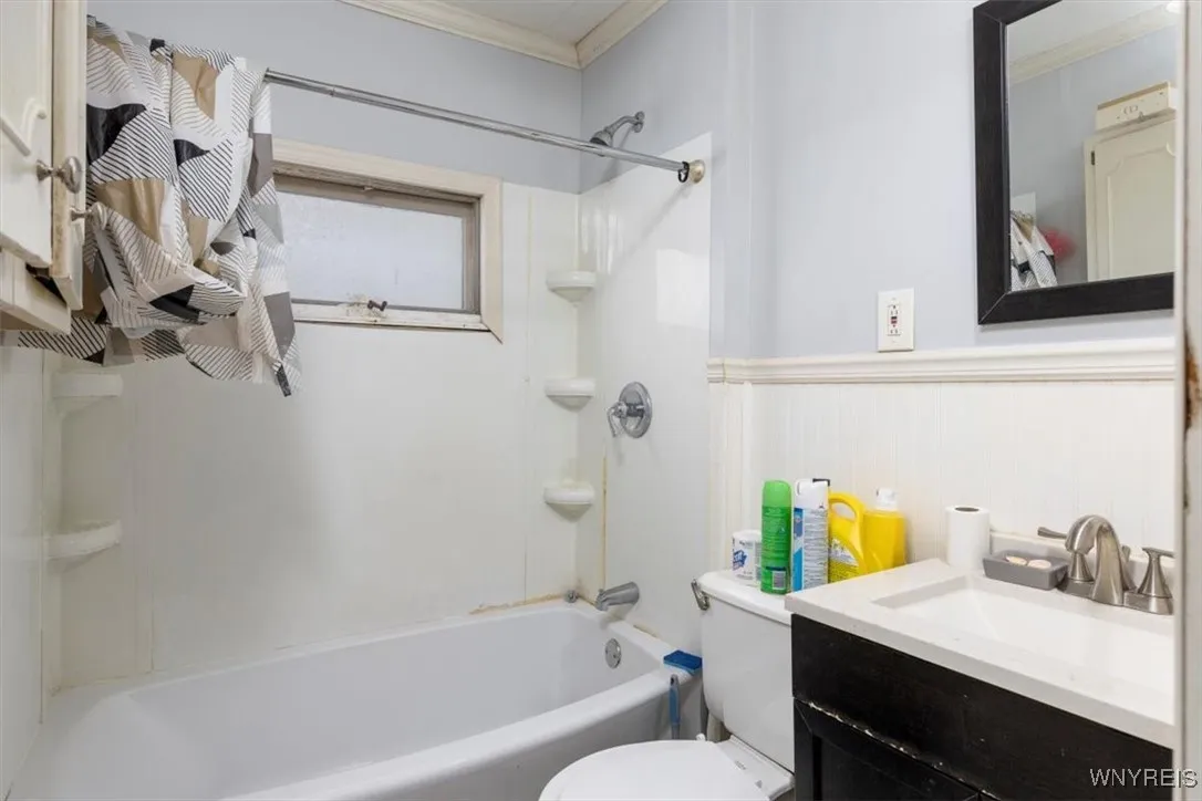 143 Hartwell Road, Buffalo, New York 14216, Buffalo, New York 14216, 6 Bedrooms Bedrooms, ,2 BathroomsBathrooms,Residential,Closed,143 Hartwell Road, Buffalo, New York 14216,0,B1575799