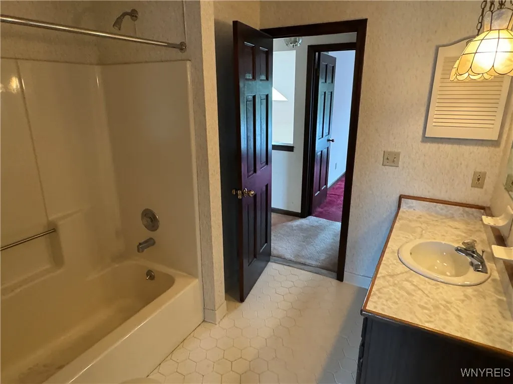 185 Bridle Path, Orchard Park, New York 14127, Orchard Park, New York 14127, 2 Bedrooms Bedrooms, 7 Rooms Rooms,1 BathroomBathrooms,Residential,Closed,185 Bridle Path, Orchard Park, New York 14127,0,B1575912