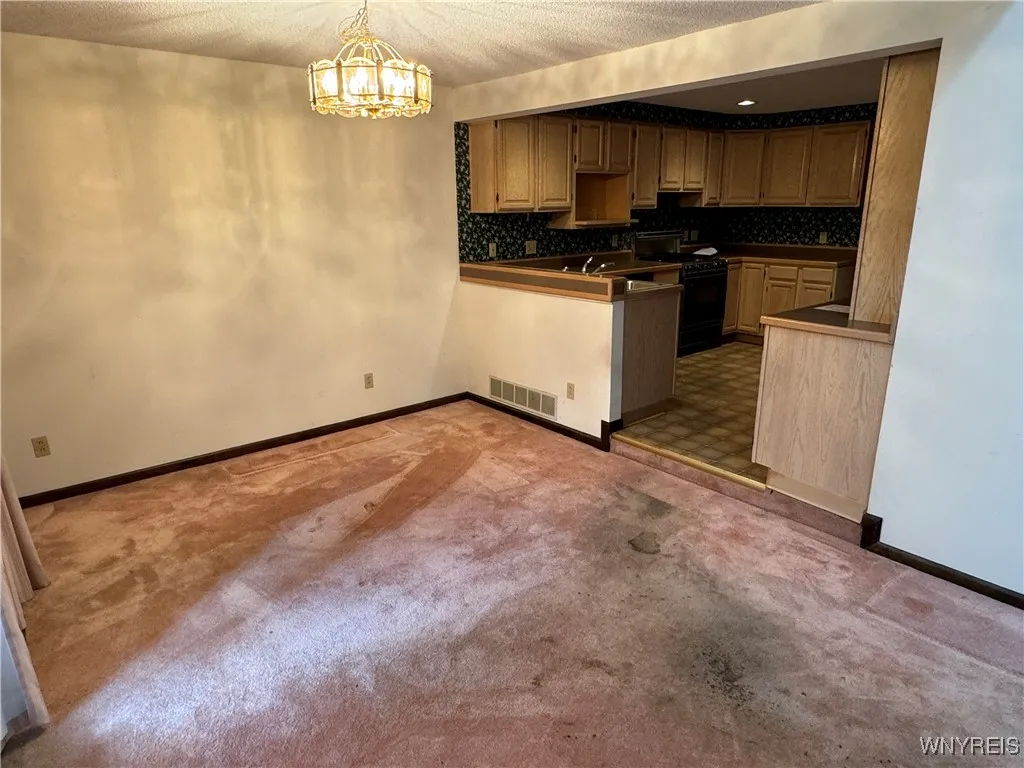 185 Bridle Path, Orchard Park, New York 14127, Orchard Park, New York 14127, 2 Bedrooms Bedrooms, 7 Rooms Rooms,1 BathroomBathrooms,Residential,Closed,185 Bridle Path, Orchard Park, New York 14127,0,B1575912