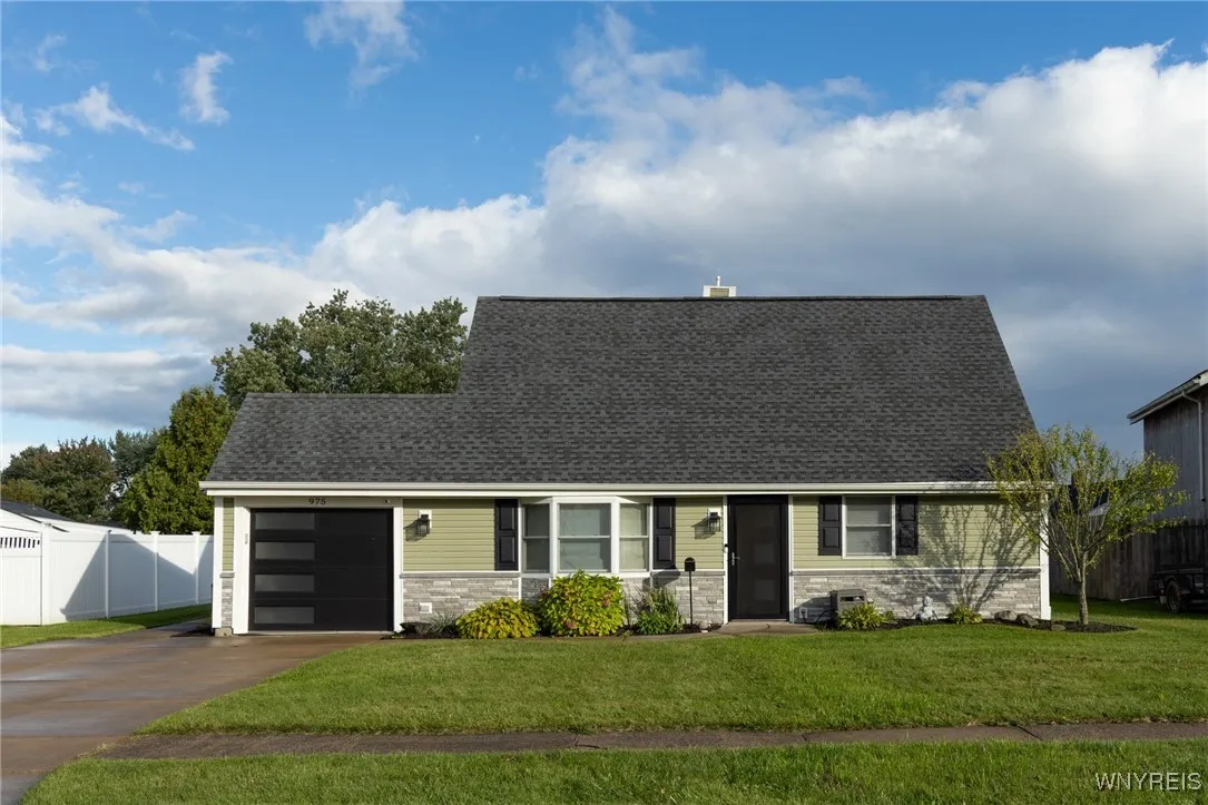 975 Enola Road, Grand Island, New York 14072, Grand Island, New York 14072, 4 Bedrooms Bedrooms, 9 Rooms Rooms,2 BathroomsBathrooms,Residential,Closed,975 Enola Road, Grand Island, New York 14072,0,B1574174