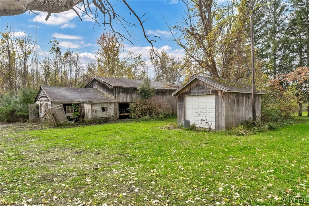 storage shed and barn