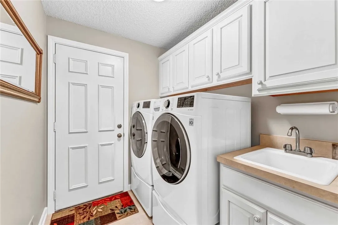 95 Fox Meadow Lane, Orchard Park, New York 14127, Orchard Park, New York 14127, 4 Bedrooms Bedrooms, 14 Rooms Rooms,2 BathroomsBathrooms,Residential,Closed,95 Fox Meadow Lane, Orchard Park, New York 14127,0,R1575931