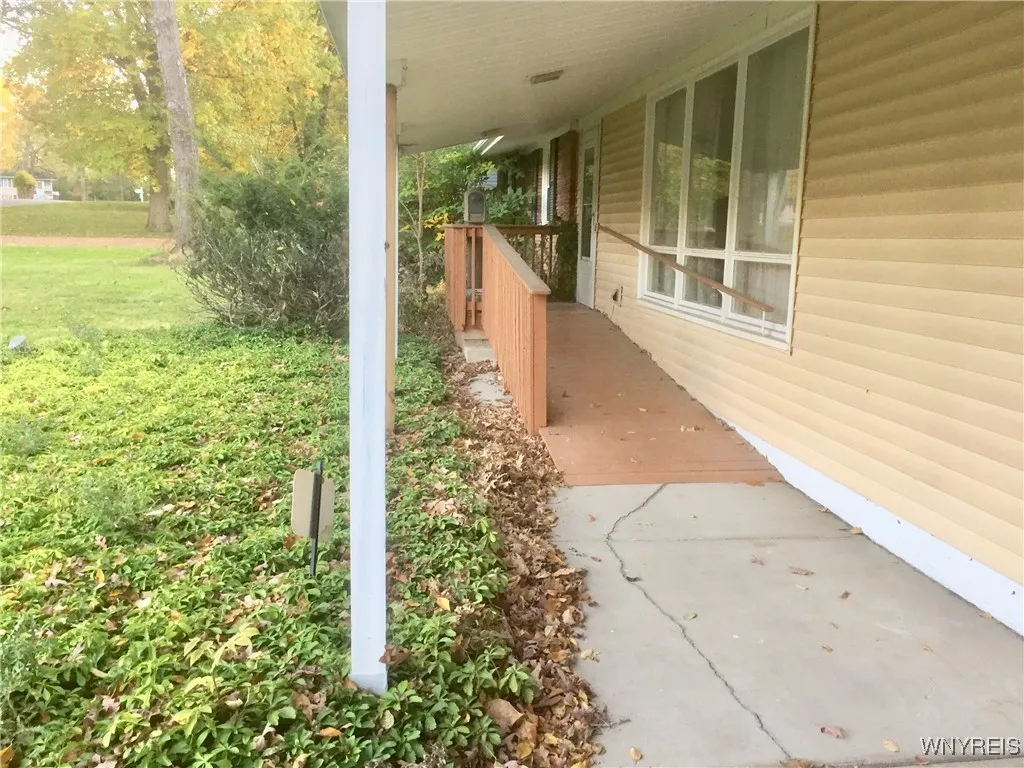 4710 Boncrest W. Drive West, Clarence, New York 14, Clarence, New York 14221, 4 Bedrooms Bedrooms, 8 Rooms Rooms,2 BathroomsBathrooms,Residential,Closed,4710 Boncrest W. Drive West, Clarence, New York 14,0,B1576280