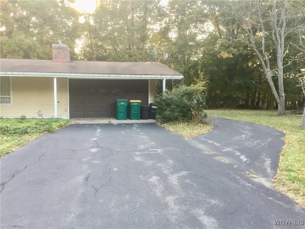 4710 Boncrest W. Drive West, Clarence, New York 14, Clarence, New York 14221, 4 Bedrooms Bedrooms, 8 Rooms Rooms,2 BathroomsBathrooms,Residential,Closed,4710 Boncrest W. Drive West, Clarence, New York 14,0,B1576280