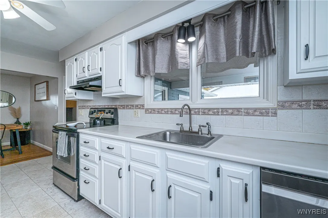 281 Green Acres Road, Tonawanda-town, New York 141, Tonawanda, New York 14150, 3 Bedrooms Bedrooms, 5 Rooms Rooms,1 BathroomBathrooms,Residential,Closed,281 Green Acres Road, Tonawanda-town, New York 141,0,B1576299