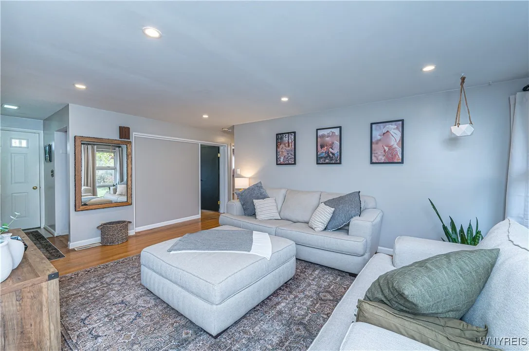 281 Green Acres Road, Tonawanda-town, New York 141, Tonawanda, New York 14150, 3 Bedrooms Bedrooms, 5 Rooms Rooms,1 BathroomBathrooms,Residential,Closed,281 Green Acres Road, Tonawanda-town, New York 141,0,B1576299