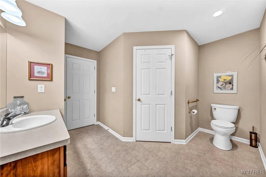 4164 Tisbury Lane, Hamburg, New York 14075, Hamburg, New York 14075, 3 Bedrooms Bedrooms, 6 Rooms Rooms,2 BathroomsBathrooms,Residential,Closed,4164 Tisbury Lane, Hamburg, New York 14075,0,B1576337