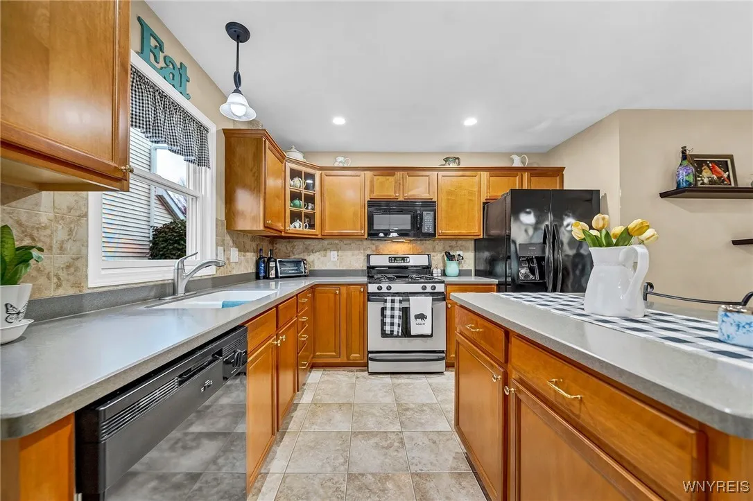 4164 Tisbury Lane, Hamburg, New York 14075, Hamburg, New York 14075, 3 Bedrooms Bedrooms, 6 Rooms Rooms,2 BathroomsBathrooms,Residential,Closed,4164 Tisbury Lane, Hamburg, New York 14075,0,B1576337