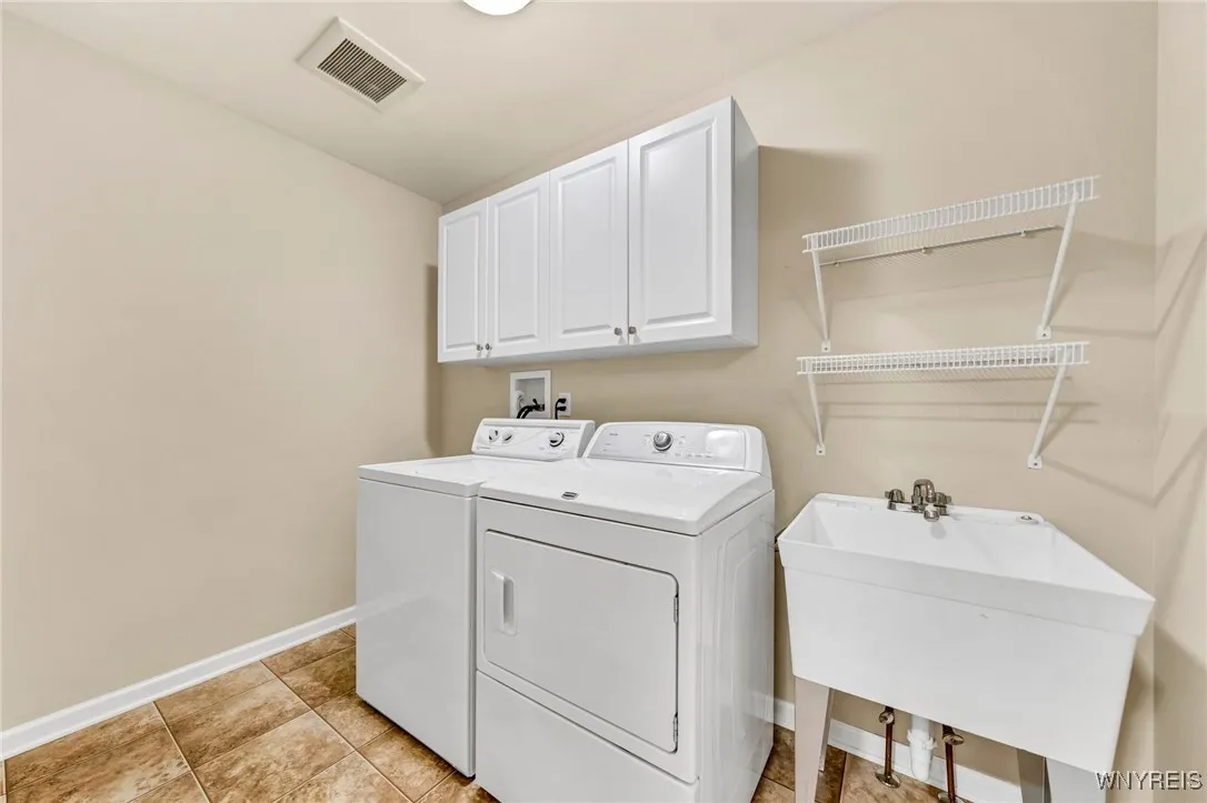 4164 Tisbury Lane, Hamburg, New York 14075, Hamburg, New York 14075, 3 Bedrooms Bedrooms, 6 Rooms Rooms,2 BathroomsBathrooms,Residential,Closed,4164 Tisbury Lane, Hamburg, New York 14075,0,B1576337
