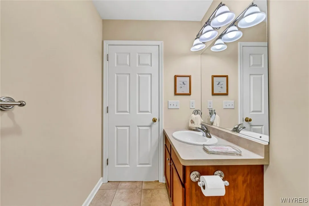 4164 Tisbury Lane, Hamburg, New York 14075, Hamburg, New York 14075, 3 Bedrooms Bedrooms, 6 Rooms Rooms,2 BathroomsBathrooms,Residential,Closed,4164 Tisbury Lane, Hamburg, New York 14075,0,B1576337