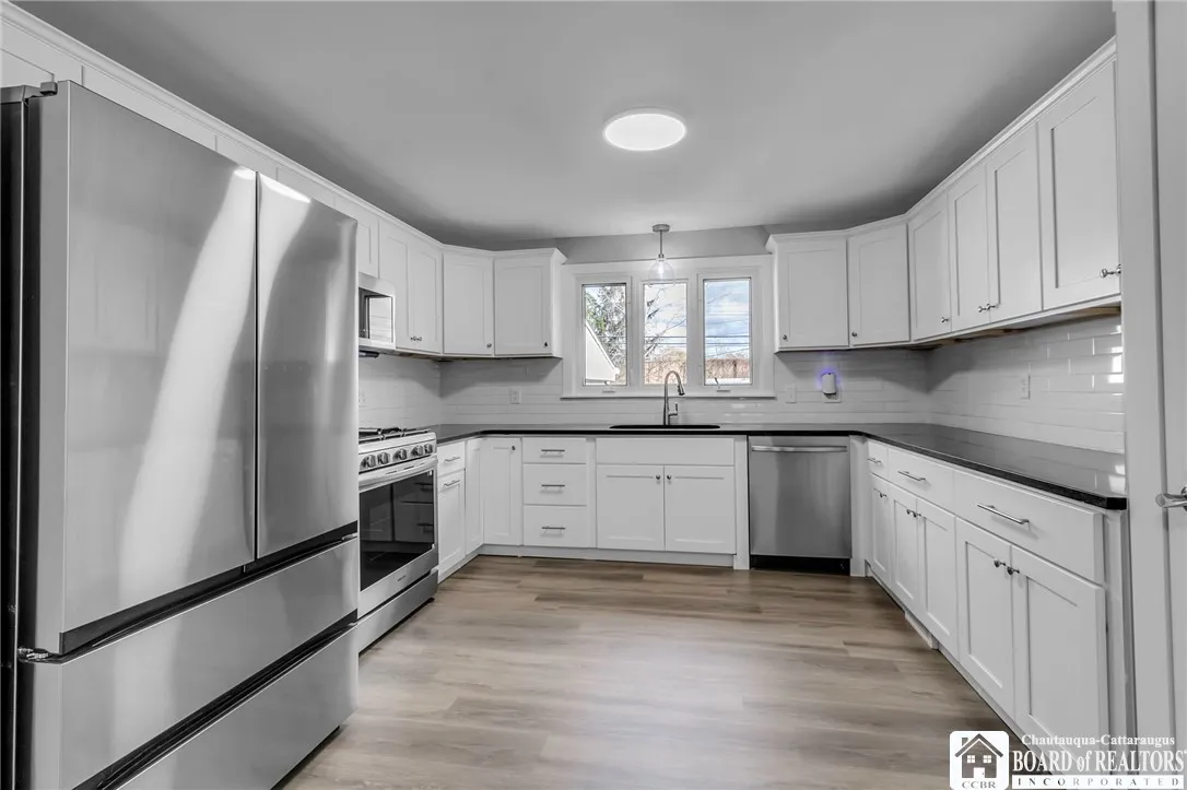 409 Lakewood Parkway, Amherst, New York 14226, Amherst, New York 14226, 3 Bedrooms Bedrooms, 7 Rooms Rooms,1 BathroomBathrooms,Residential,Closed,409 Lakewood Parkway, Amherst, New York 14226,0,R1576664