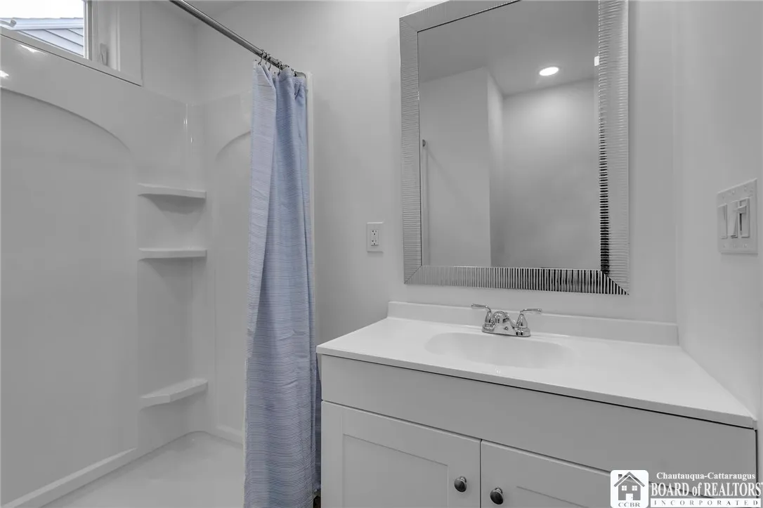 409 Lakewood Parkway, Amherst, New York 14226, Amherst, New York 14226, 3 Bedrooms Bedrooms, 7 Rooms Rooms,1 BathroomBathrooms,Residential,Closed,409 Lakewood Parkway, Amherst, New York 14226,0,R1576664