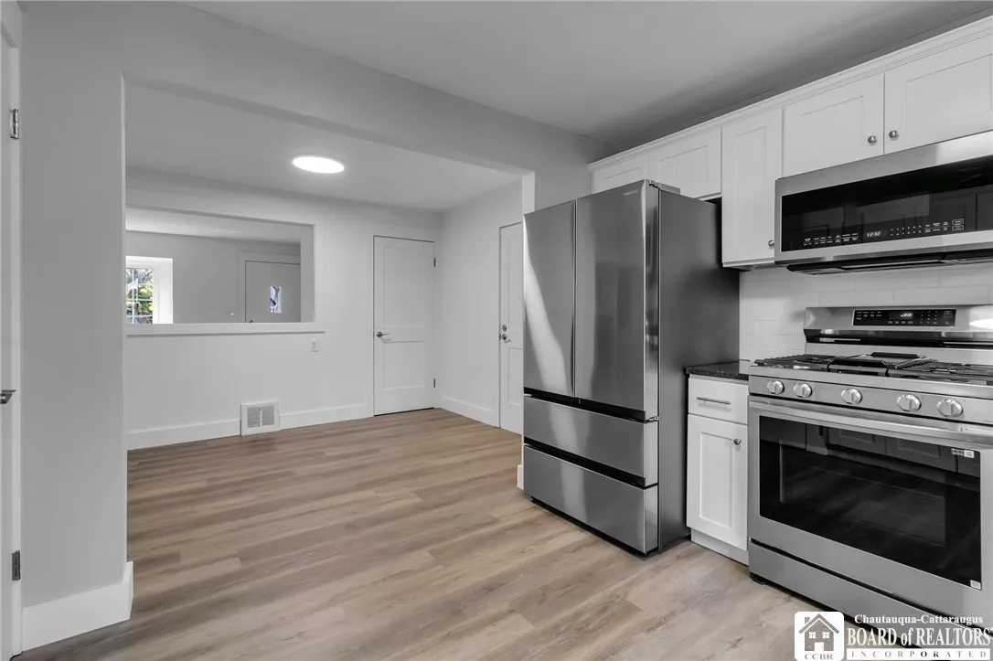 409 Lakewood Parkway, Amherst, New York 14226, Amherst, New York 14226, 3 Bedrooms Bedrooms, 7 Rooms Rooms,1 BathroomBathrooms,Residential,Closed,409 Lakewood Parkway, Amherst, New York 14226,0,R1576664