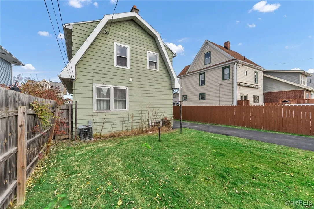 153 Parkwood Avenue, Tonawanda-town, New York 1421, Tonawanda, New York 14217, 3 Bedrooms Bedrooms, 8 Rooms Rooms,1 BathroomBathrooms,Residential,Closed,153 Parkwood Avenue, Tonawanda-town, New York 1421,0,B1576808