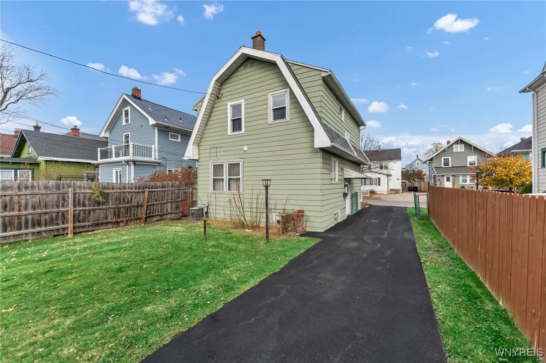 153 Parkwood Avenue, Tonawanda-town, New York 1421, Tonawanda, New York 14217, 3 Bedrooms Bedrooms, 8 Rooms Rooms,1 BathroomBathrooms,Residential,Closed,153 Parkwood Avenue, Tonawanda-town, New York 1421,0,B1576808