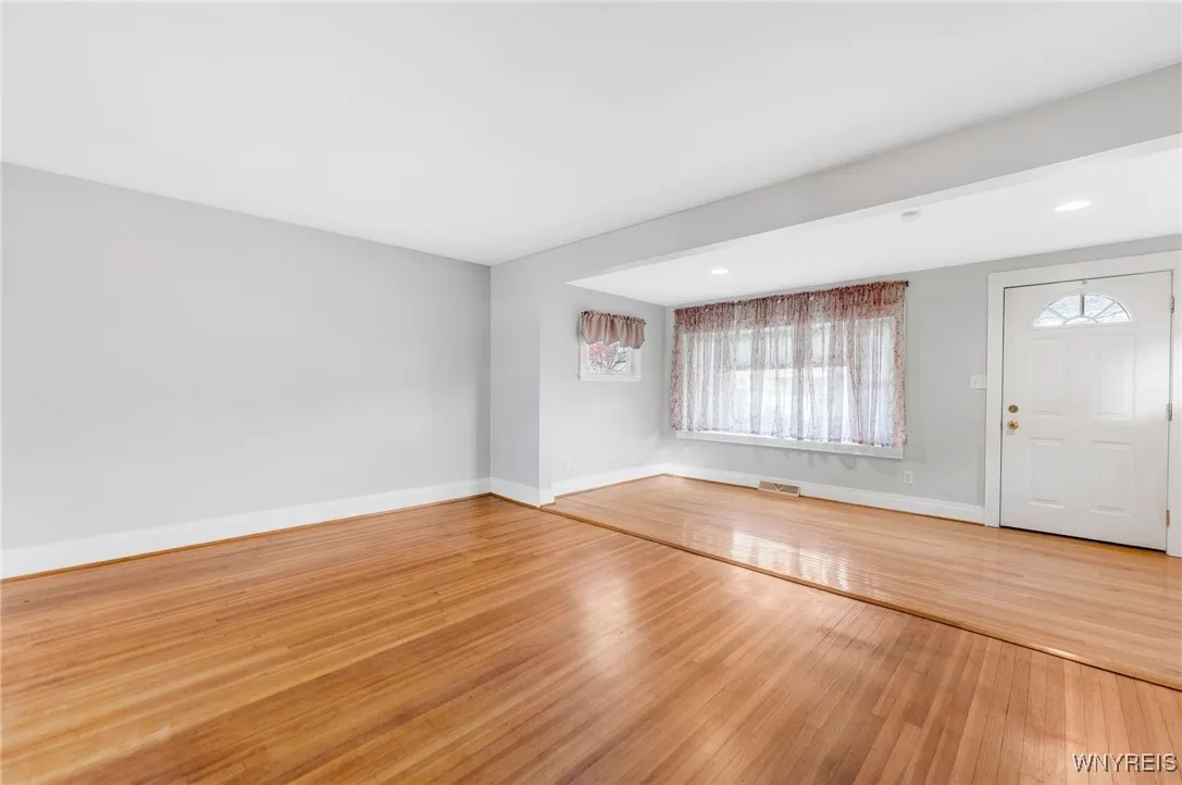 153 Parkwood Avenue, Tonawanda-town, New York 1421, Tonawanda, New York 14217, 3 Bedrooms Bedrooms, 8 Rooms Rooms,1 BathroomBathrooms,Residential,Closed,153 Parkwood Avenue, Tonawanda-town, New York 1421,0,B1576808