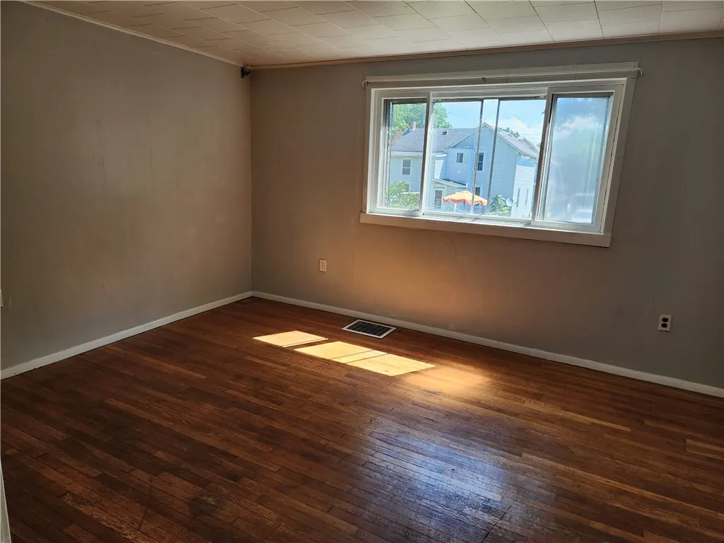 19 Grove Avenue, Auburn, New York 13021, Auburn, New York 13021, 3 Bedrooms Bedrooms, 8 Rooms Rooms,1 BathroomBathrooms,Residential,For Sale,19 Grove Avenue, Auburn, New York 13021,R1577102