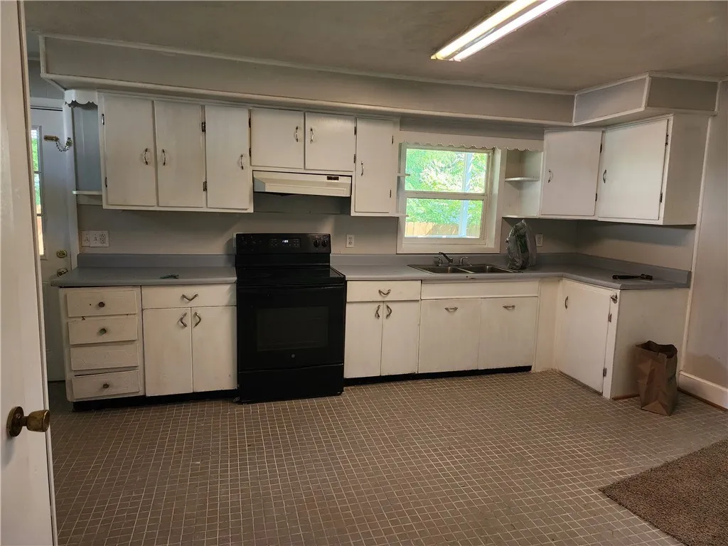 19 Grove Avenue, Auburn, New York 13021, Auburn, New York 13021, 3 Bedrooms Bedrooms, 8 Rooms Rooms,1 BathroomBathrooms,Residential,For Sale,19 Grove Avenue, Auburn, New York 13021,R1577102
