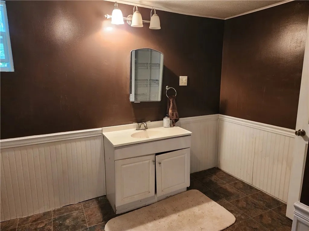 19 Grove Avenue, Auburn, New York 13021, Auburn, New York 13021, 3 Bedrooms Bedrooms, 8 Rooms Rooms,1 BathroomBathrooms,Residential,For Sale,19 Grove Avenue, Auburn, New York 13021,R1577102