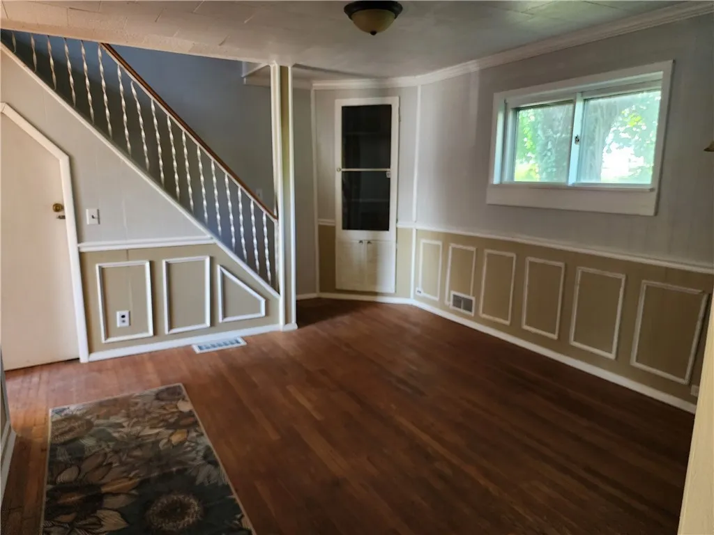 19 Grove Avenue, Auburn, New York 13021, Auburn, New York 13021, 3 Bedrooms Bedrooms, 8 Rooms Rooms,1 BathroomBathrooms,Residential,For Sale,19 Grove Avenue, Auburn, New York 13021,R1577102