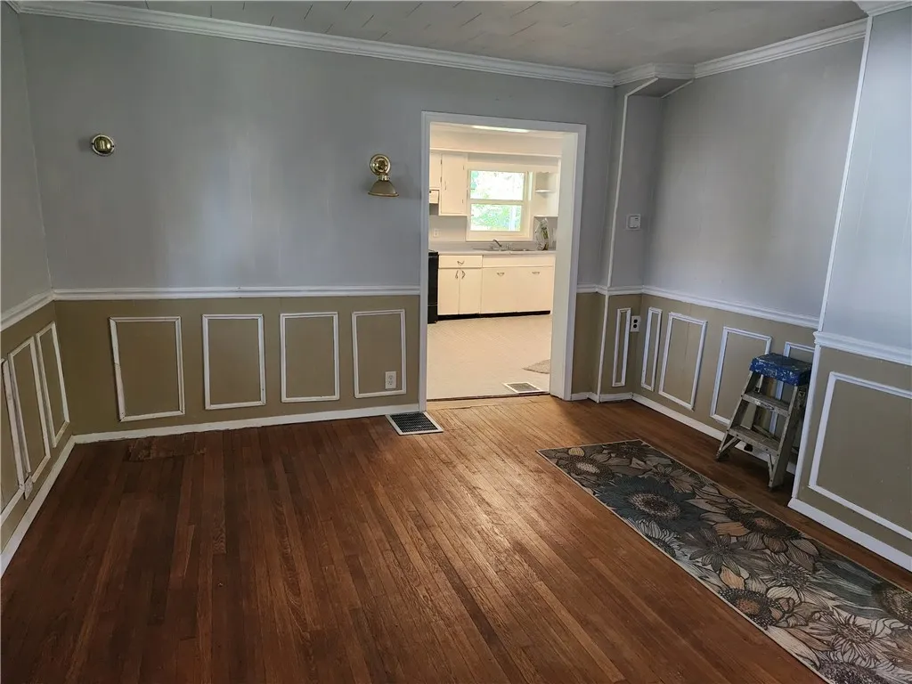 19 Grove Avenue, Auburn, New York 13021, Auburn, New York 13021, 3 Bedrooms Bedrooms, 8 Rooms Rooms,1 BathroomBathrooms,Residential,For Sale,19 Grove Avenue, Auburn, New York 13021,R1577102