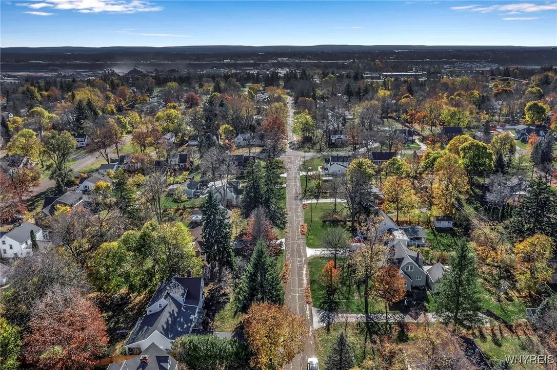4277 Wildwood Drive, Clarence, New York 14221, Clarence, New York 14221, 4 Bedrooms Bedrooms, 8 Rooms Rooms,2 BathroomsBathrooms,Residential,Closed,4277 Wildwood Drive, Clarence, New York 14221,0,B1577618