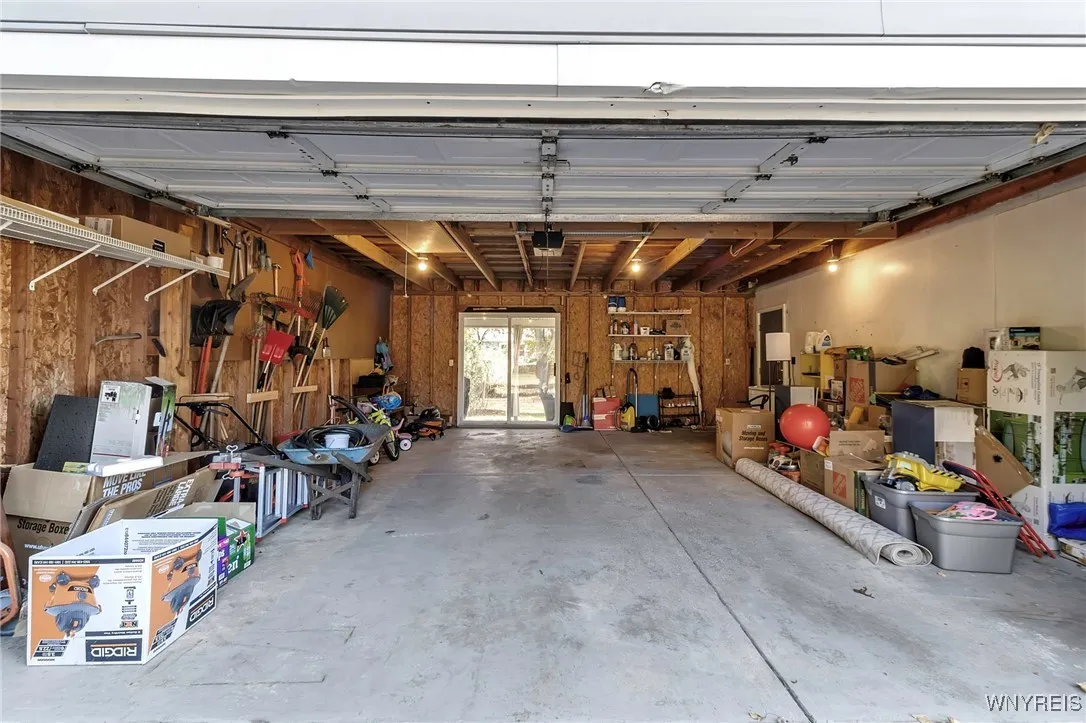 4277 Wildwood Drive, Clarence, New York 14221, Clarence, New York 14221, 4 Bedrooms Bedrooms, 8 Rooms Rooms,2 BathroomsBathrooms,Residential,Closed,4277 Wildwood Drive, Clarence, New York 14221,0,B1577618