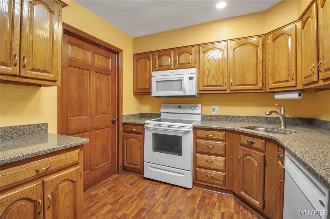 5861 Goodrich Road 3d, Clarence, New York 14032, Clarence, New York 14032, 2 Bedrooms Bedrooms, 10 Rooms Rooms,2 BathroomsBathrooms,Residential,Closed,5861 Goodrich Road 3d, Clarence, New York 14032,0,B1577516