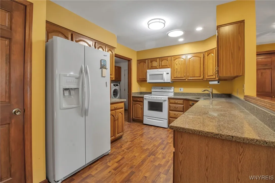 5861 Goodrich Road 3d, Clarence, New York 14032, Clarence, New York 14032, 2 Bedrooms Bedrooms, 10 Rooms Rooms,2 BathroomsBathrooms,Residential,Closed,5861 Goodrich Road 3d, Clarence, New York 14032,0,B1577516